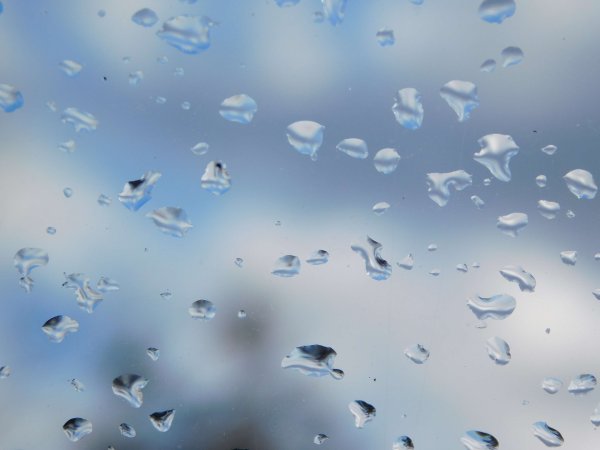 Капли дождя с неба