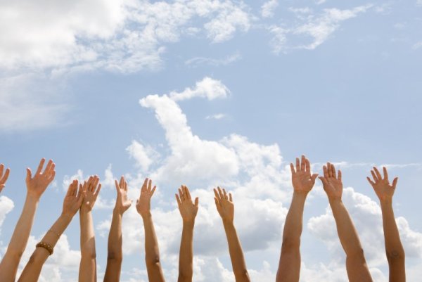 Фон поднятая рука к небу