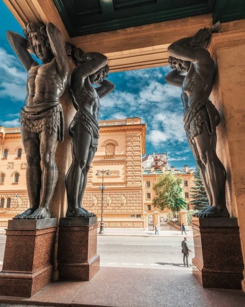 Атланты Эрмитажа лицо