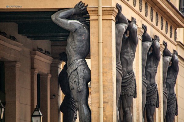 Санкт-Петербург Атланты держат небо