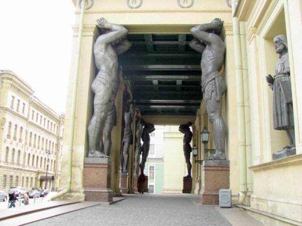 Колонны с атлантами