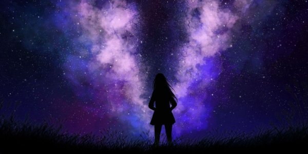 Девушка на фоне ночного неба