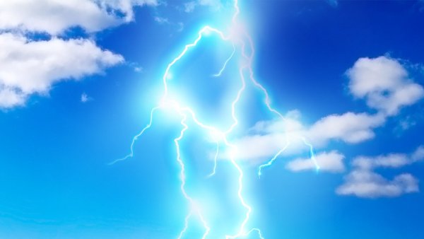 Молния на небе