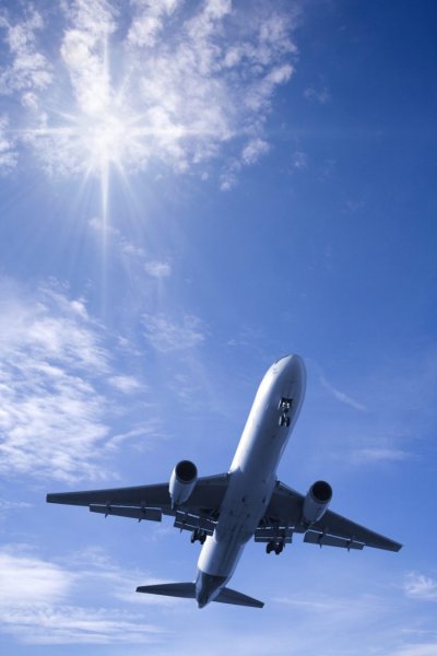 Фон с самолетом вертикальный