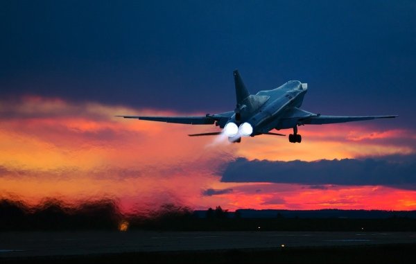 Самолет над городом