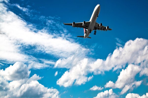 Самолет в небе иллюстрация