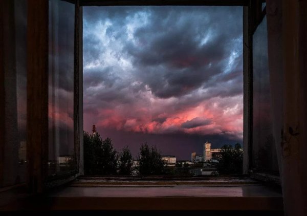 Лунный свет в окне