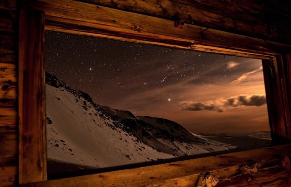 Звездное небо в окне