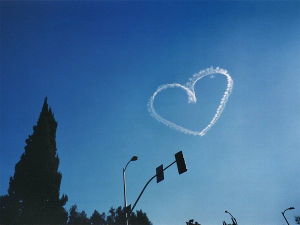 Сердечко из облаков на небе