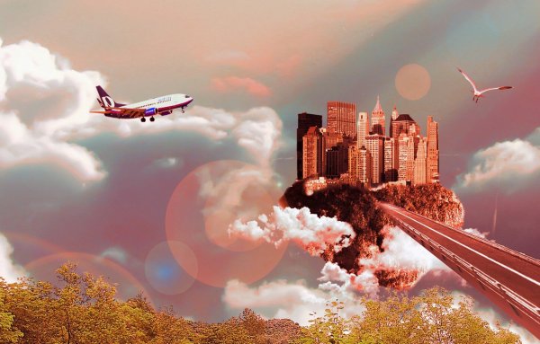 Самолет над городом