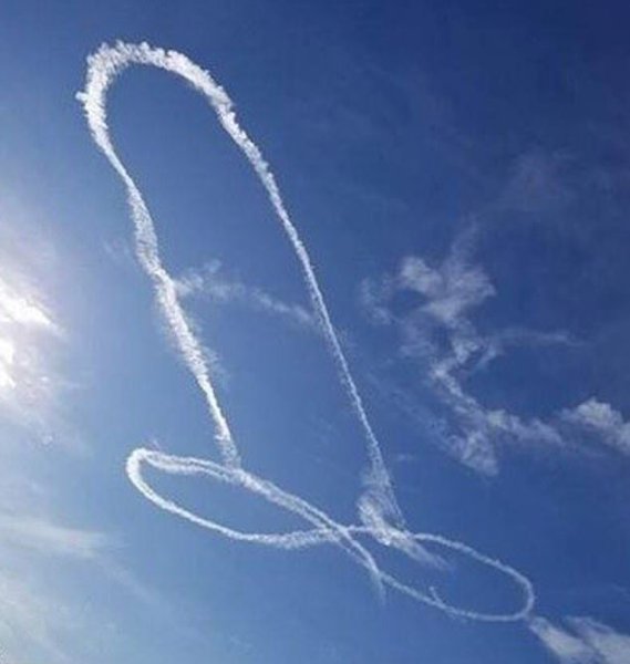 Самолет в небе