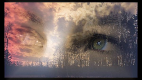 Глаза на фоне неба