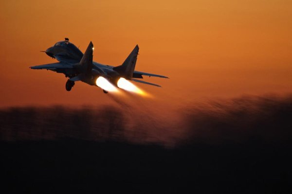 Истребитель в воздухе