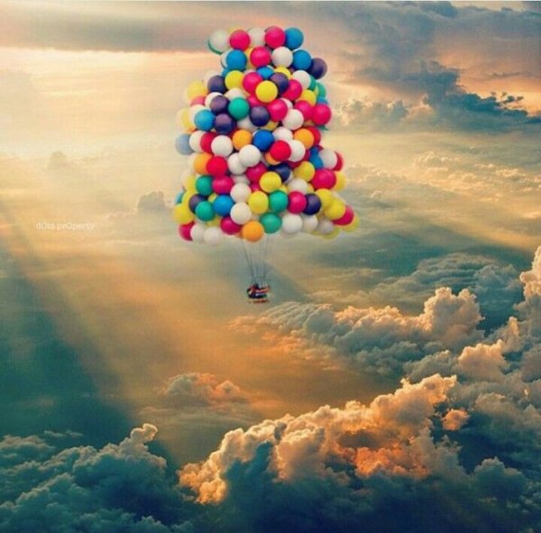 Воздушные шарики в небе