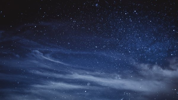 Звездное небо с облаками