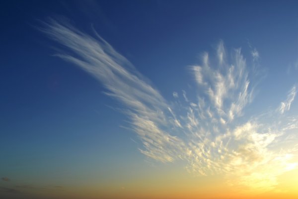 Ангел на облаке