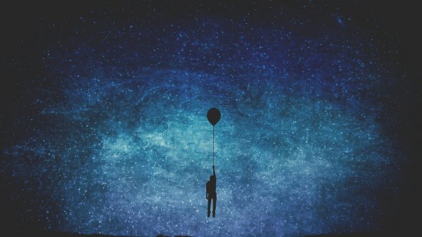 Человек на фоне звездного неба