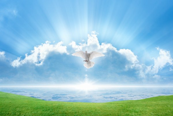 Дух Святой в облаках