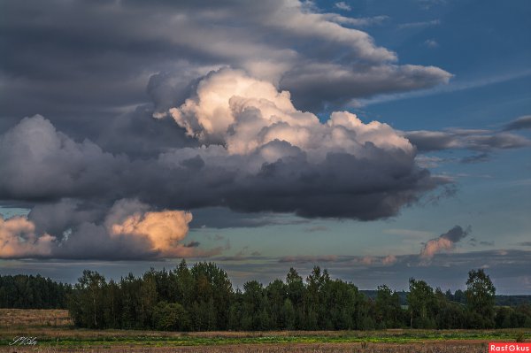 Небо с облаками осенью