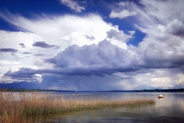 Отражение солнца в воде