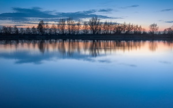 Отражение облаков в воде