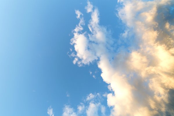 Облака днем