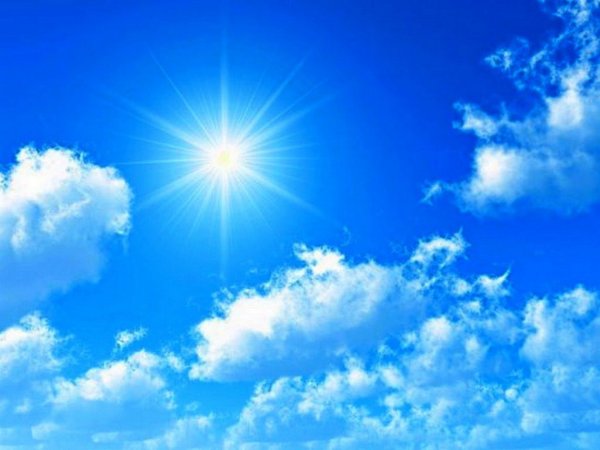 Солнце на голубом небе
