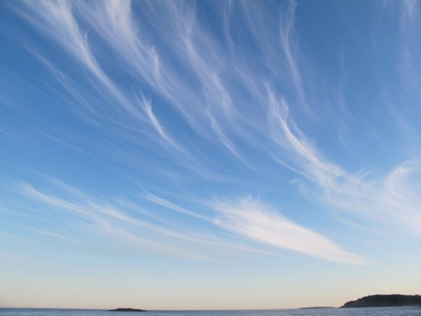 Пейзаж с красивыми облаками