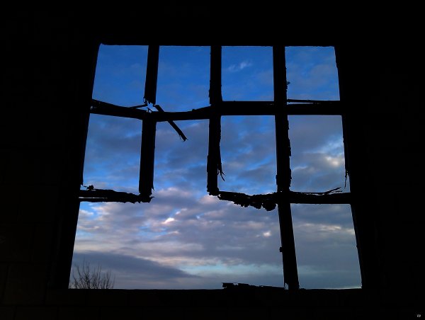 Выбитое окно