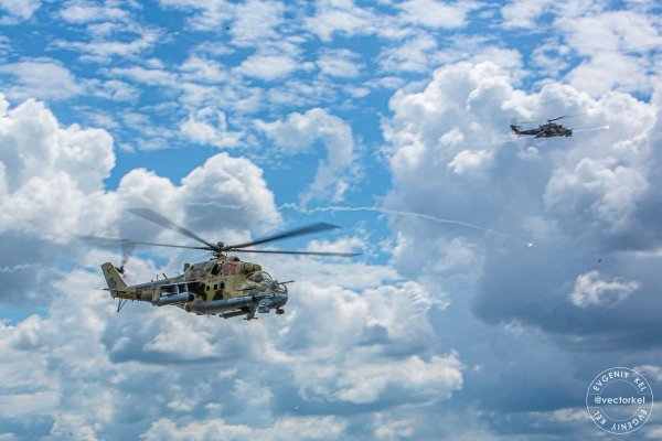 Вертолет ми 8 в небе