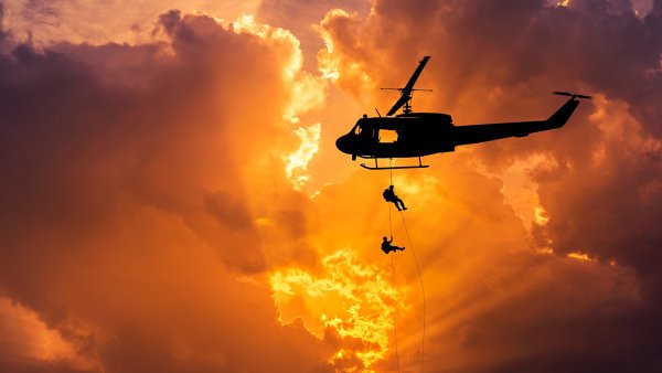 Самолет на закате