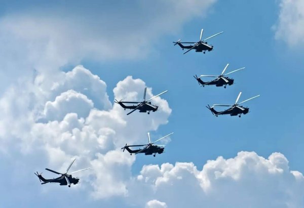 Вертолеты России в небе