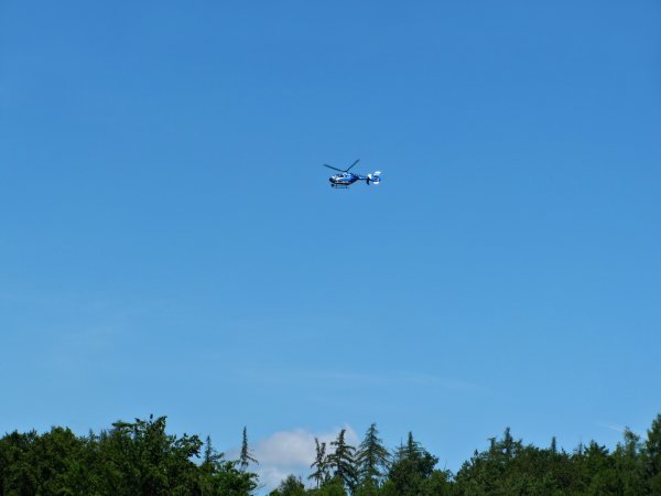 Военный вертолет в небе