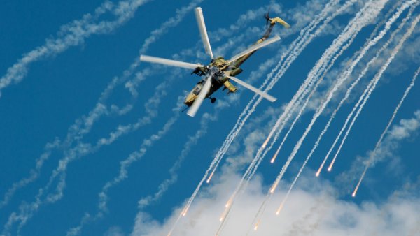 Вертолет на закате