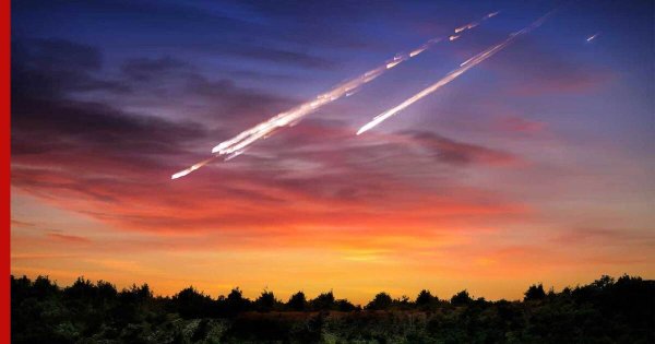 Метеорит падает на землю