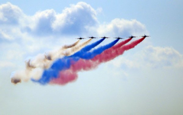 Российский Триколор в небе