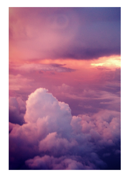 Розовый закат в городе