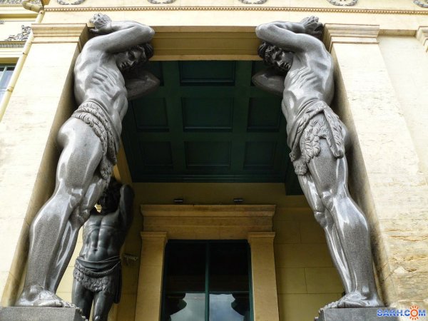 Атланты Эрмитажа в Санкт-Петербурге