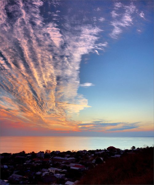 Пасмурное небо осенью