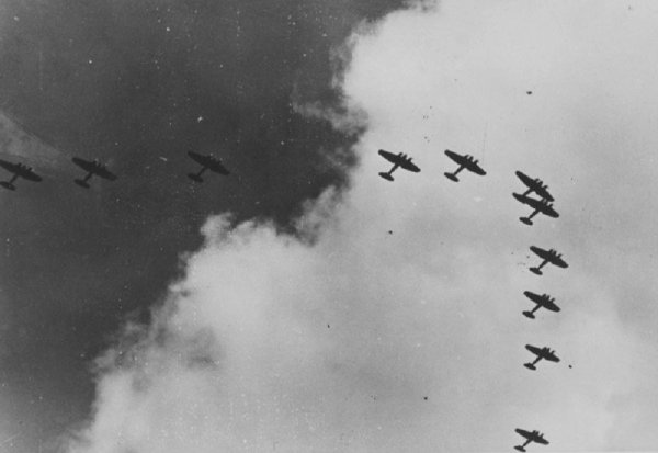 Немецкие Юнкерсы 1941 бомбят
