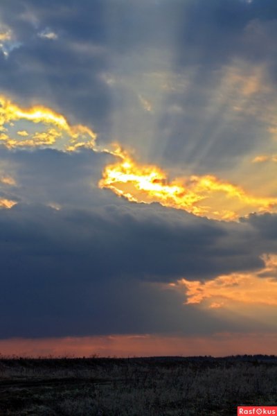 Облака с золотыми краями