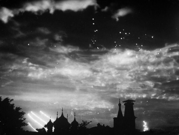 Советские самолеты ВОВ В небе снизу