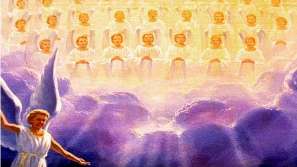 Ангелы поклоняются Богу