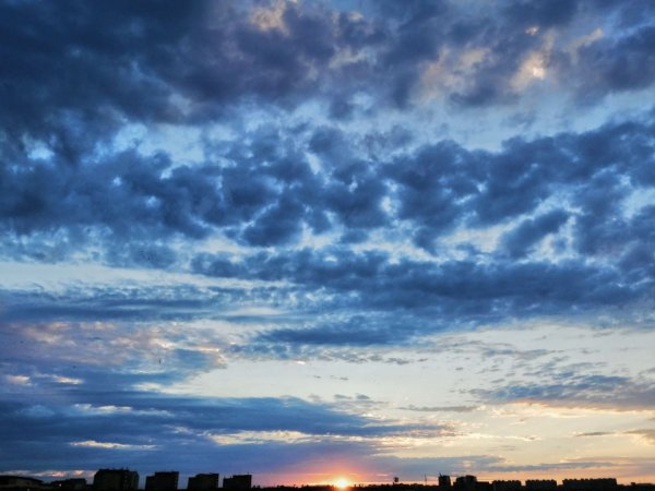 Вечернее небо с облаками