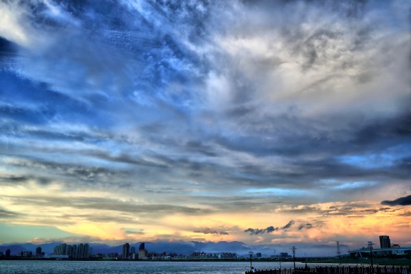 Вечернее небо с облаками