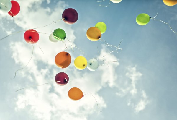 Воздушные шарики в небе