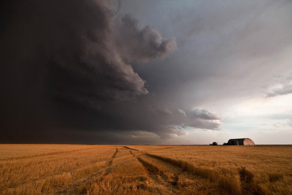 Грозовое небо с молниями