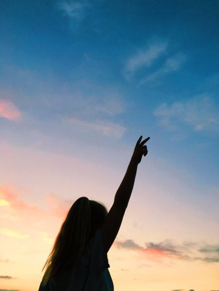 Девушка на закате