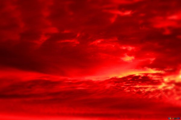 Кроваво красный цвет