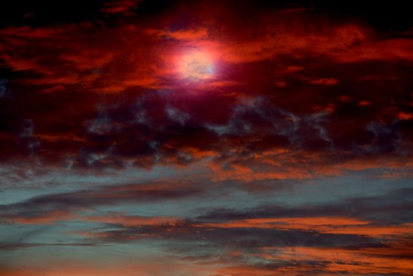 Багровое небо